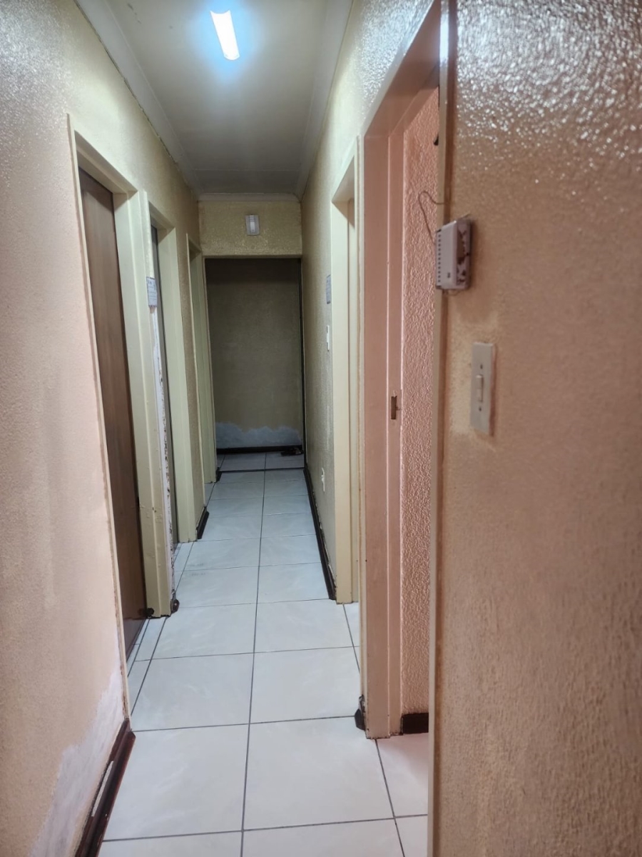 6 Bedroom Property for Sale in Manzil Park North West